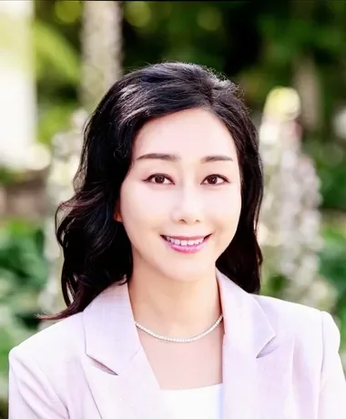 Esther Lee
