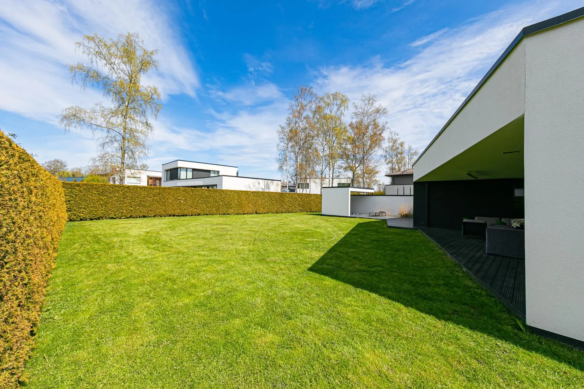 Exterior photo 4