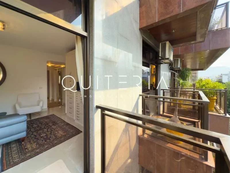 Exterior photo 5
