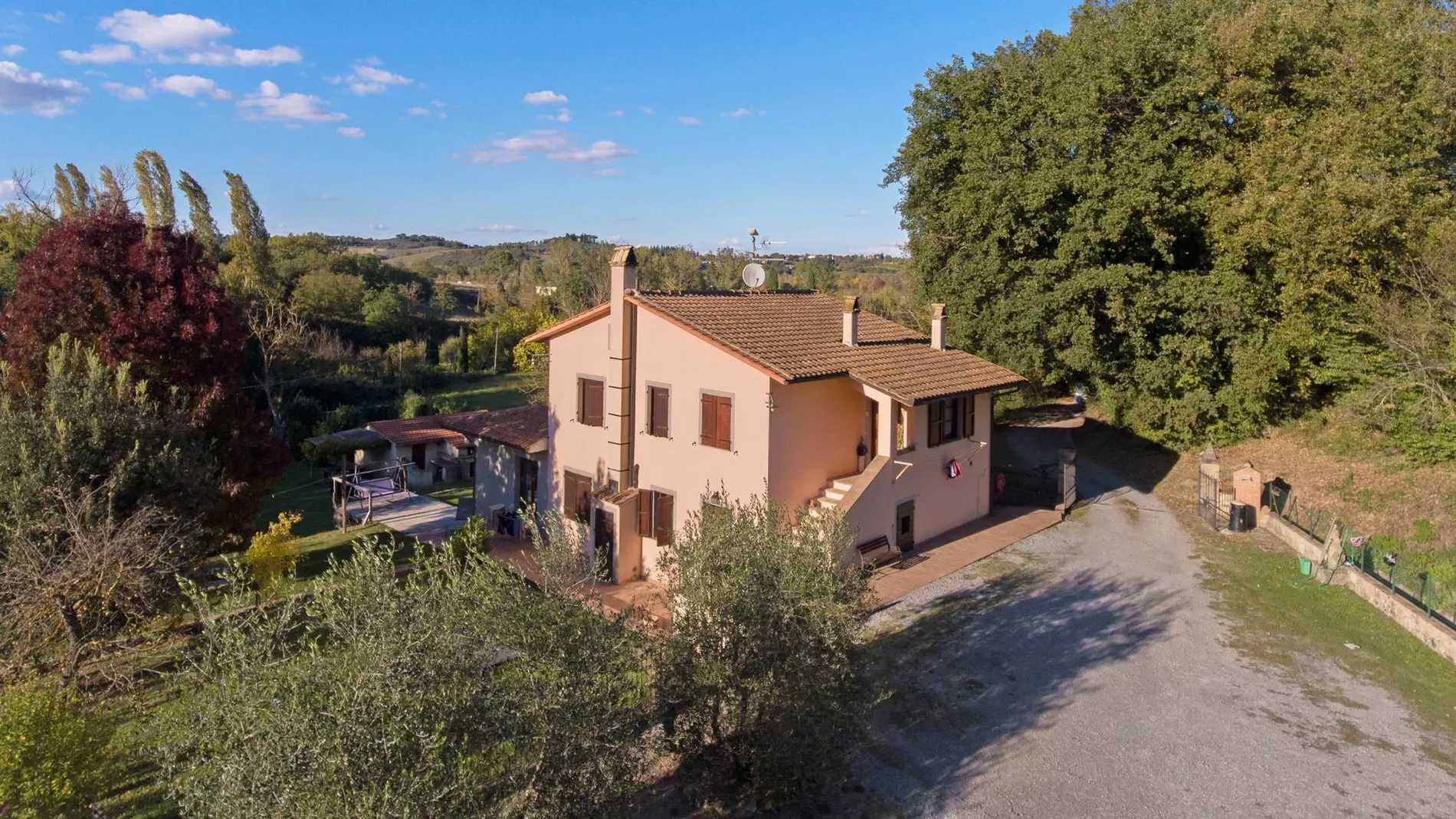 Exterior photo 10