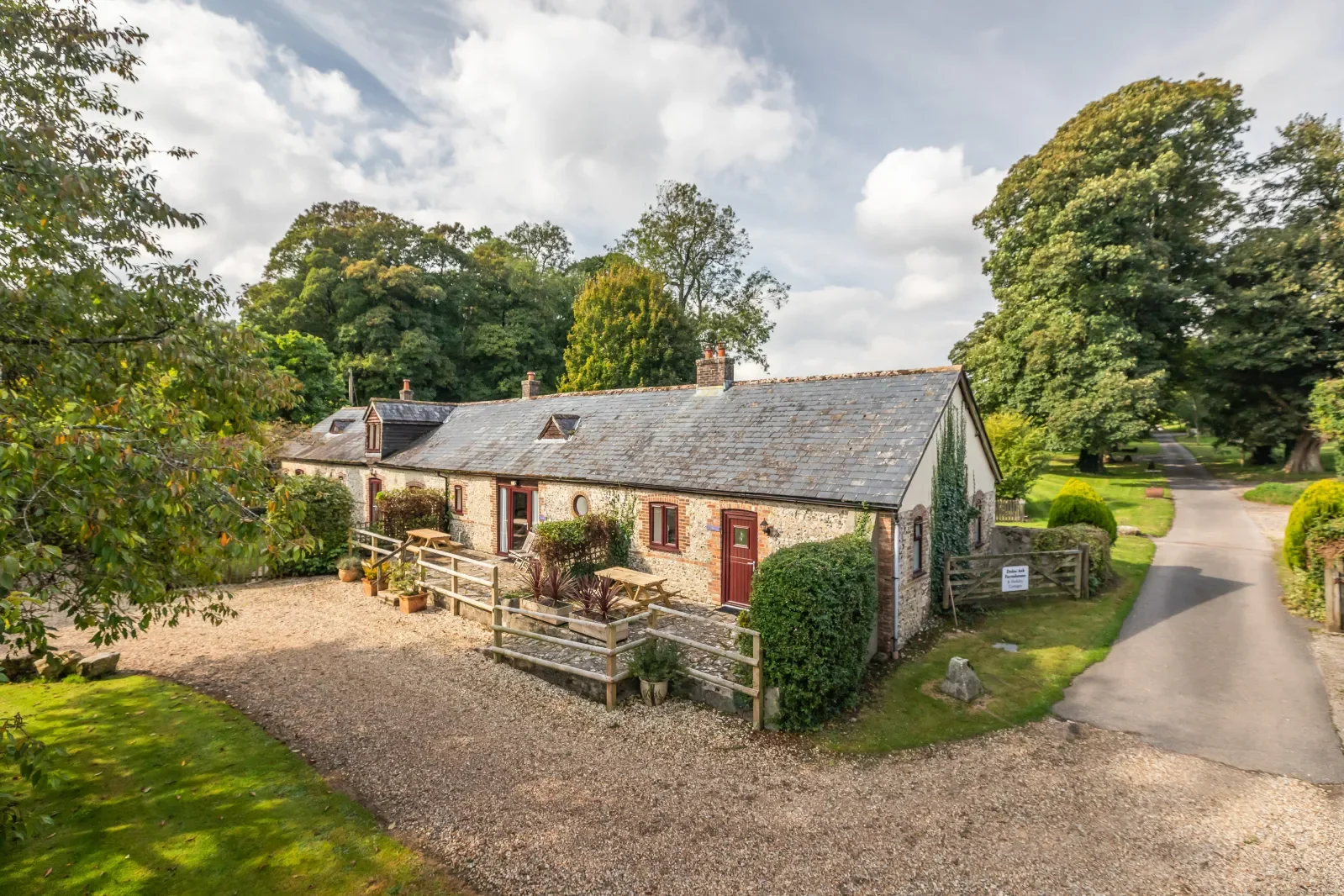 Exterior photo 7