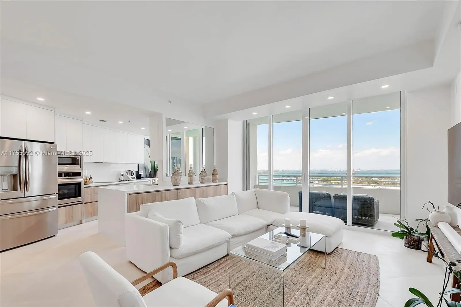 848 Brickell Key Dr 4002, Miami, Florida, United States. - Hero Image