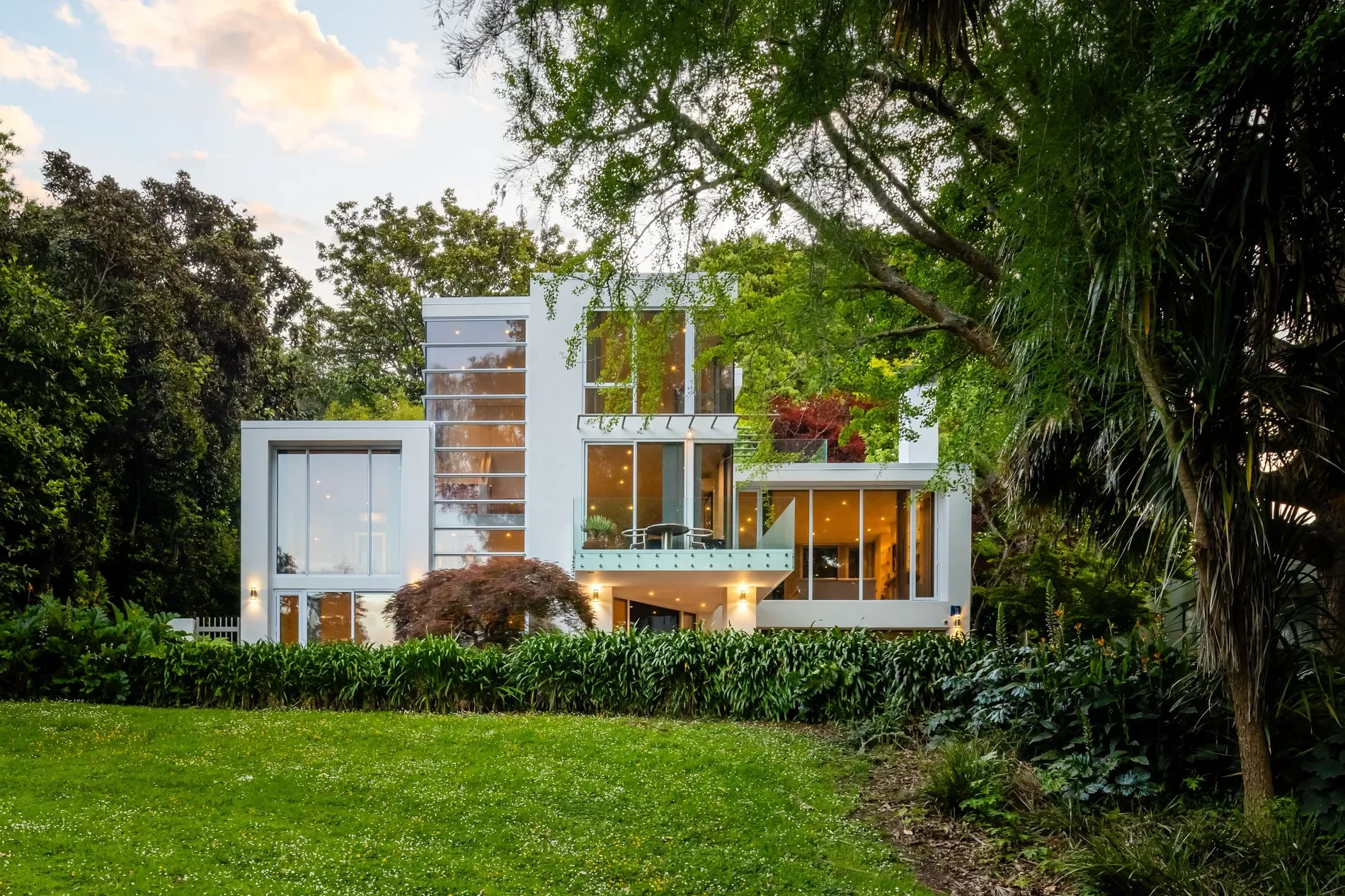 Exterior photo 3