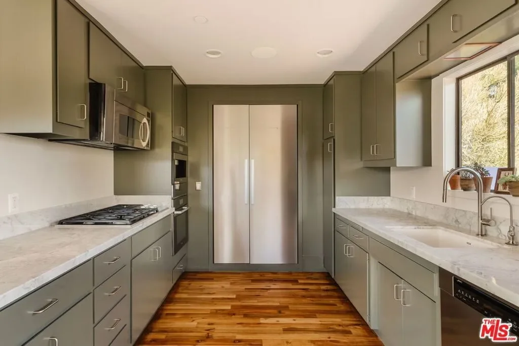 8715 Skyline Drive, Los Angeles, California, United States. - Photo 14