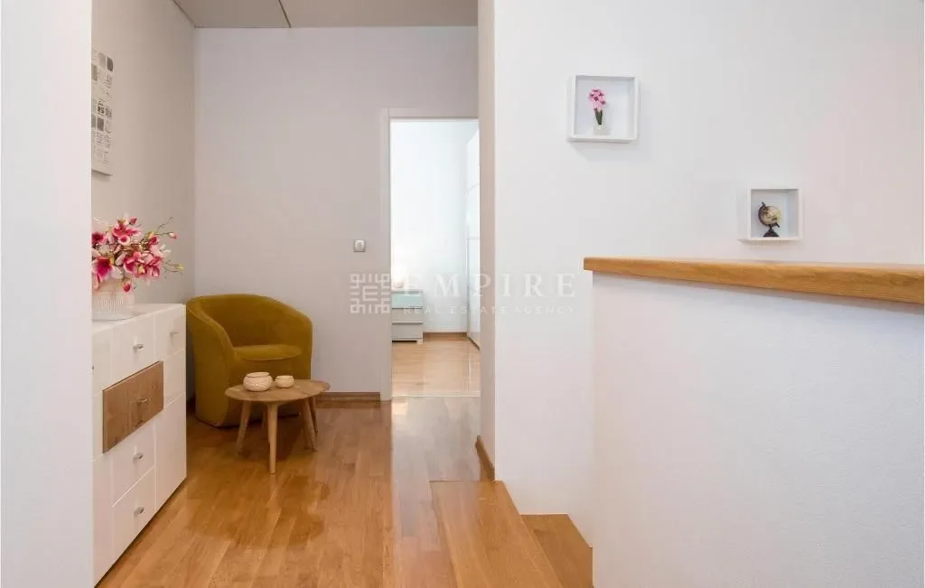 Gallery photo 9