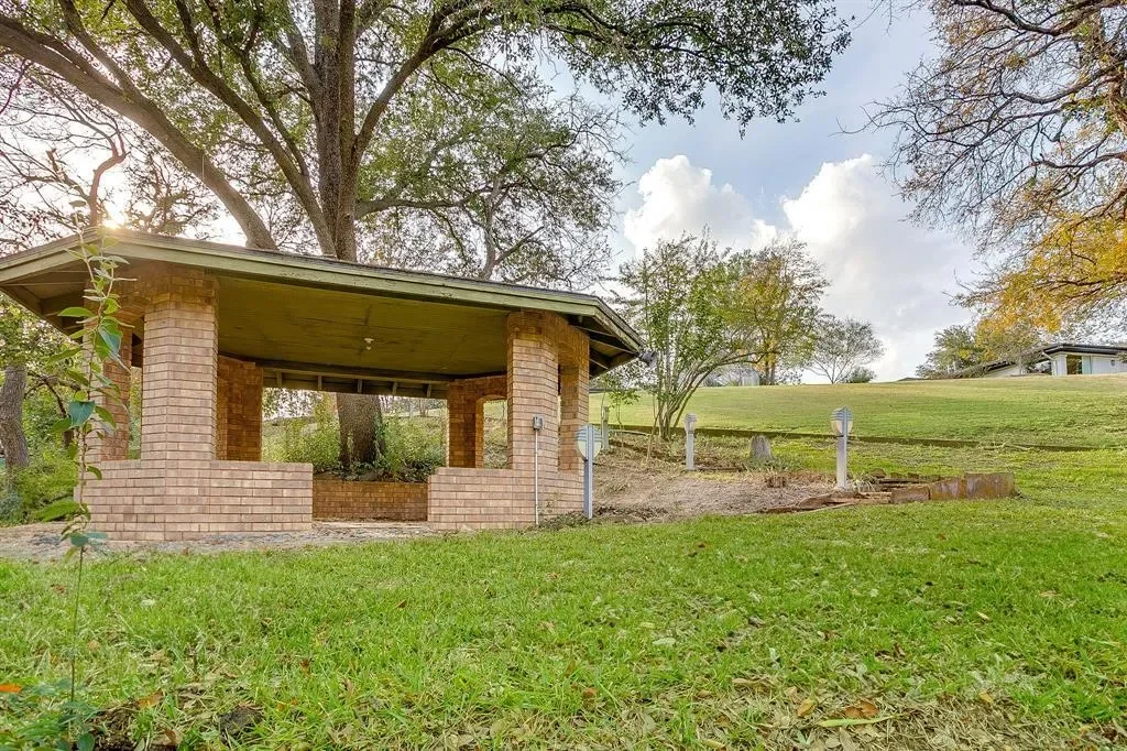 4301 Briarhaven Road, Fort Worth, Texas, United States. - Photo 26