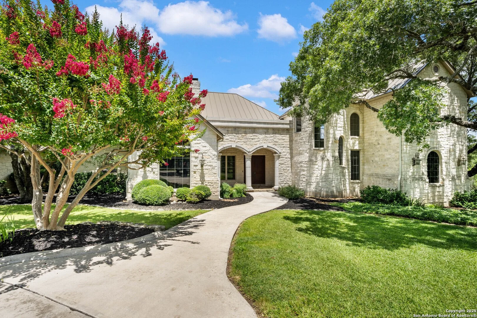 Exterior photo 4