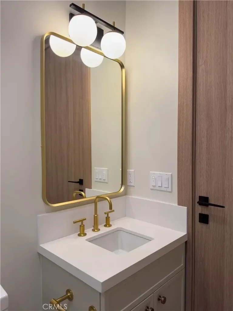 404 16th Street, Manhattan Beach, California, United States. - Photo 2