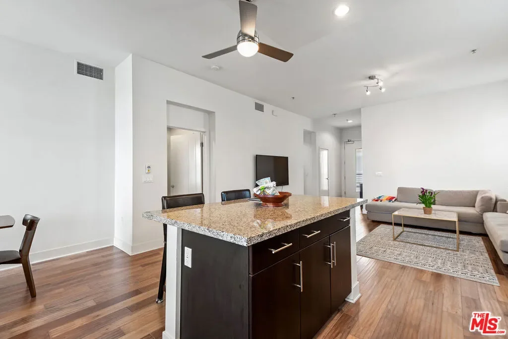 12920 Runway Road 360, Los Angeles, California, United States. - Photo 8