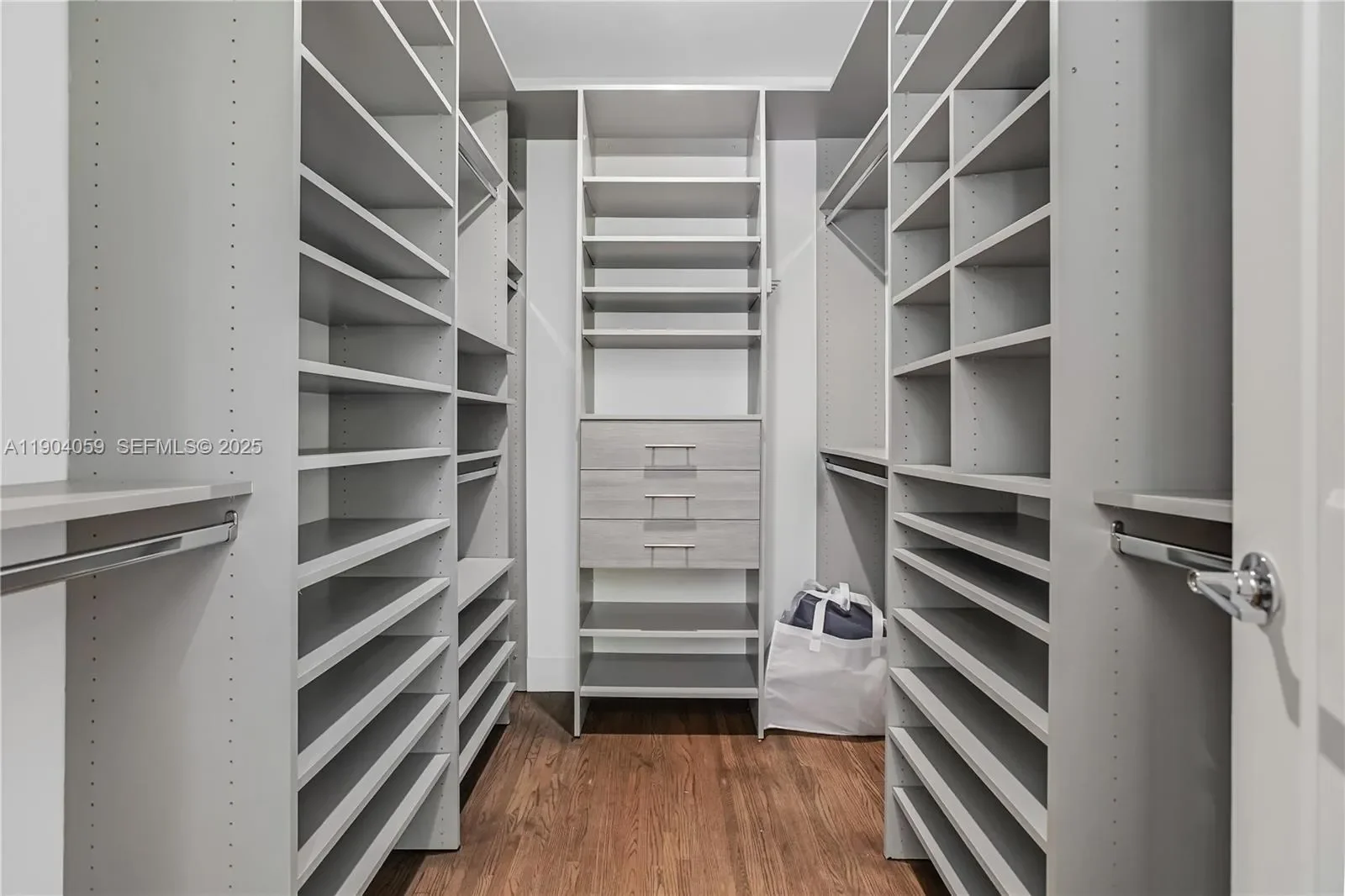 8851 Froude Ave, Bal Harbour, Florida, United States. - Photo 32