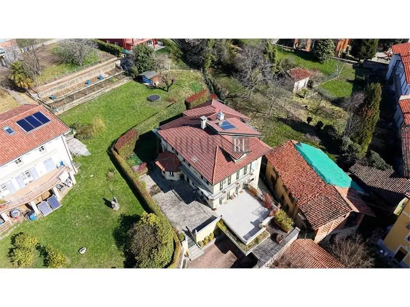 Exterior photo 2