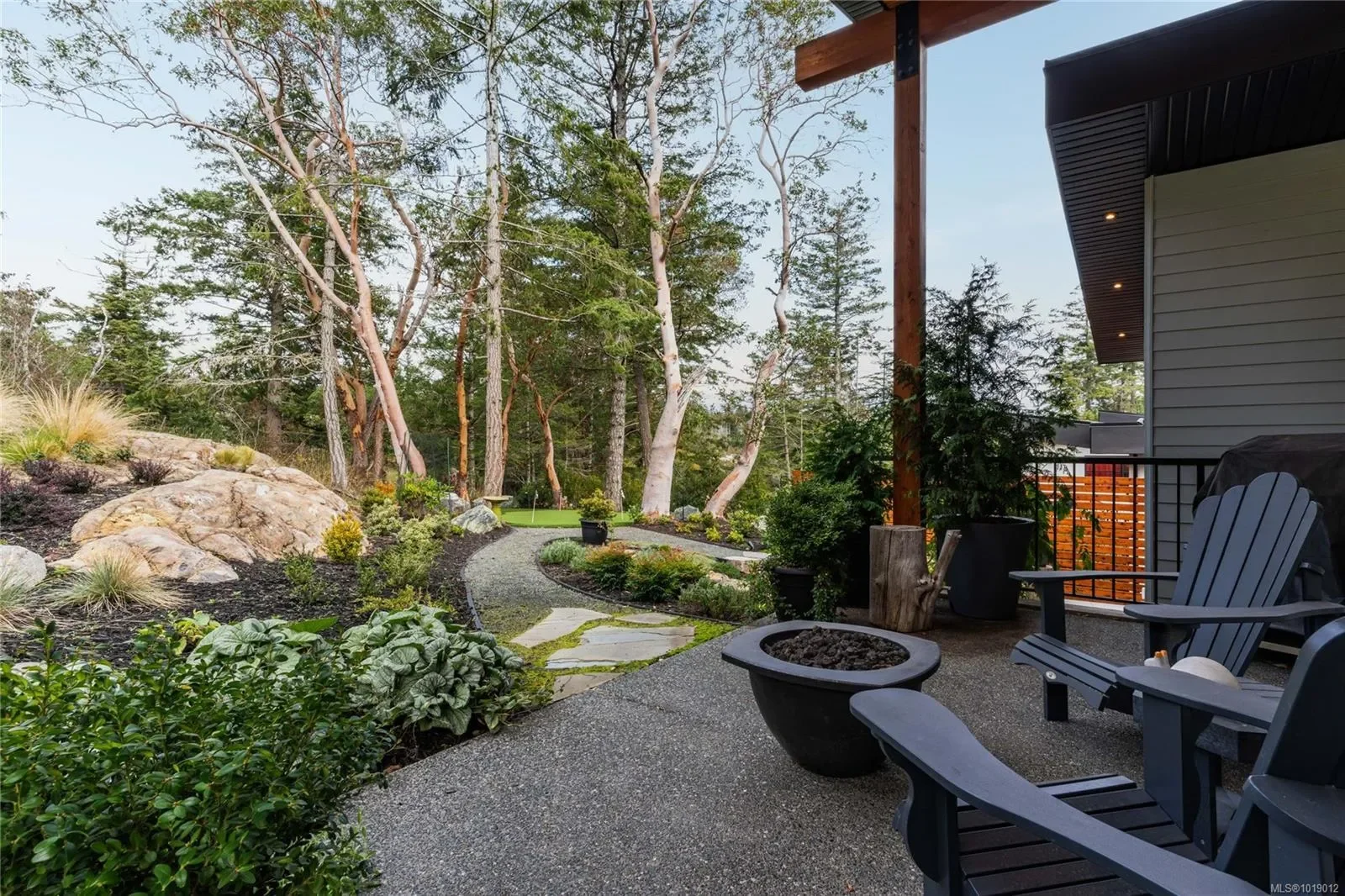 640 Medalist Ave, Colwood, British Columbia, Canada. - Photo 10