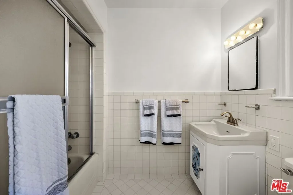 850 Birchwood Drive, Los Angeles, California, United States. - Photo 9