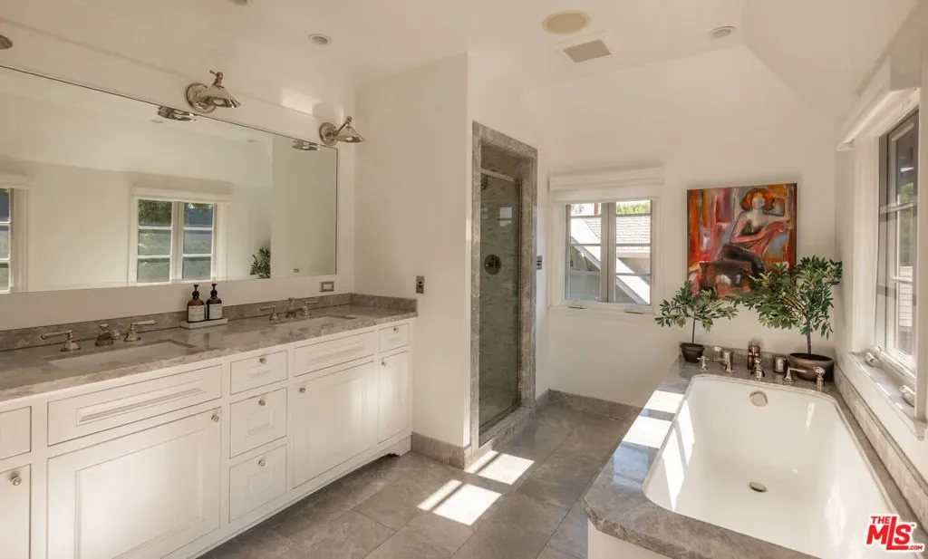 1614 N Fairfax Avenue, Los Angeles, California, United States. - Photo 2