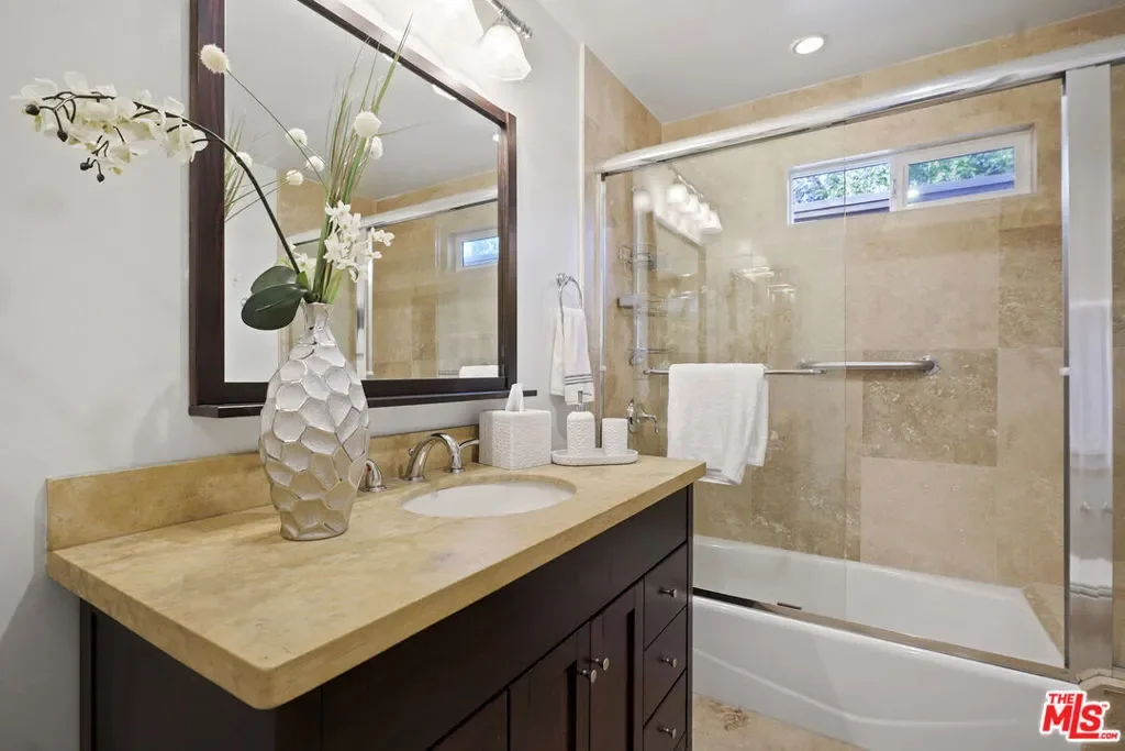 2452 N Altadena Drive, Altadena, California, United States. - Photo 6
