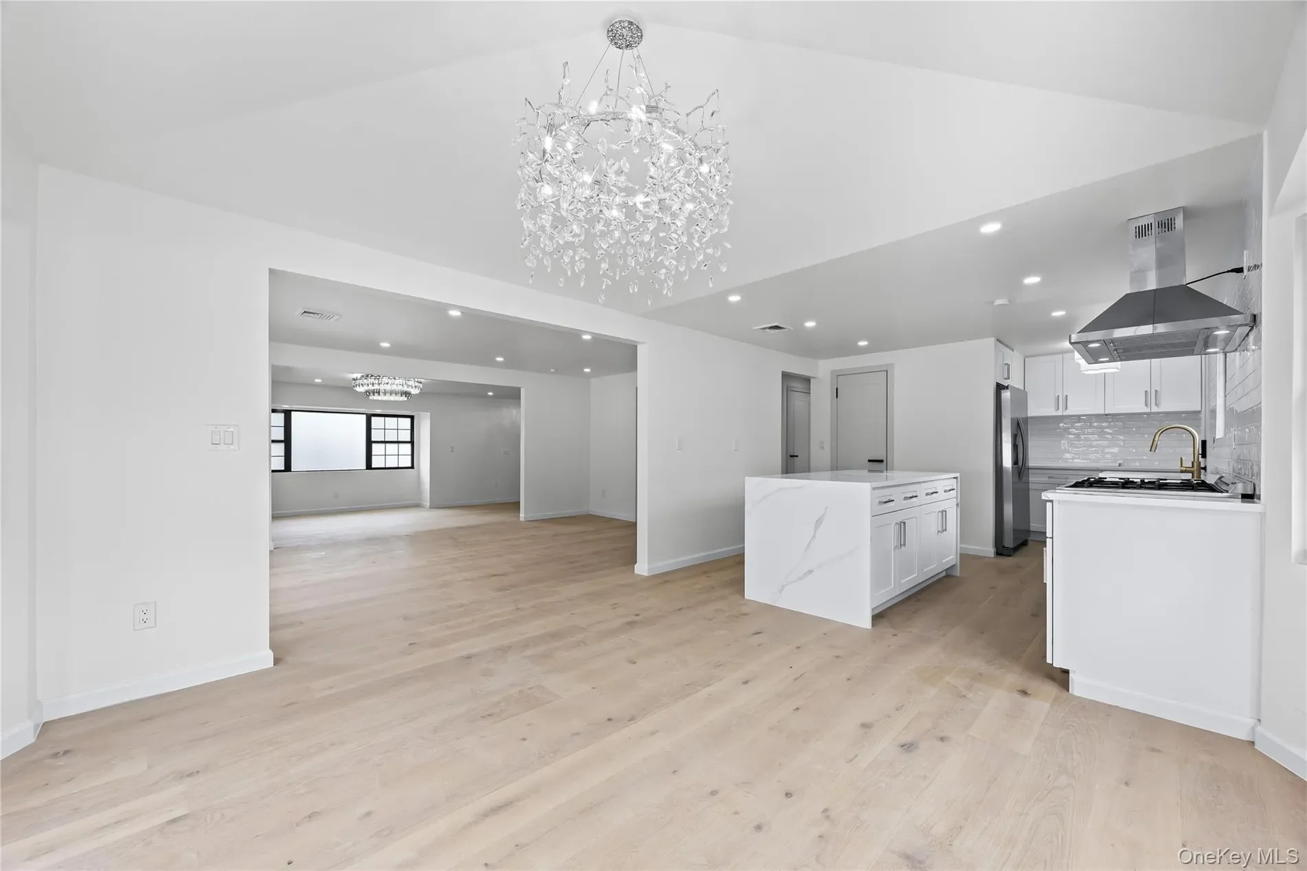 26 Roseanne Drive, Woodbury, NY 11797, Woodbury, New York, United States. - Photo 19