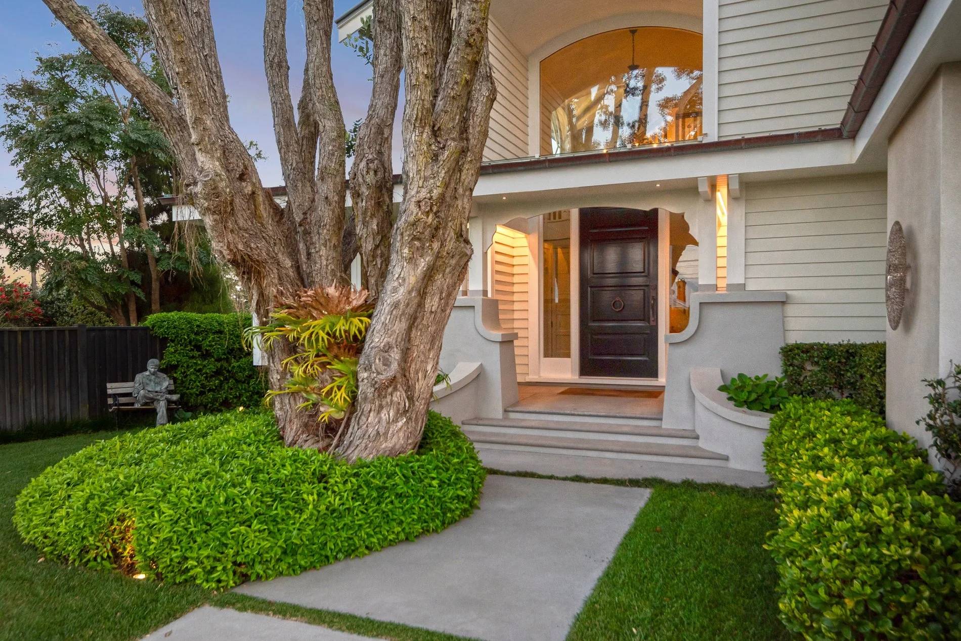 Exterior photo 4