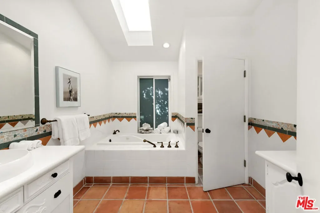 31562 Broad Beach Road, Malibu, California, United States. - Photo 20