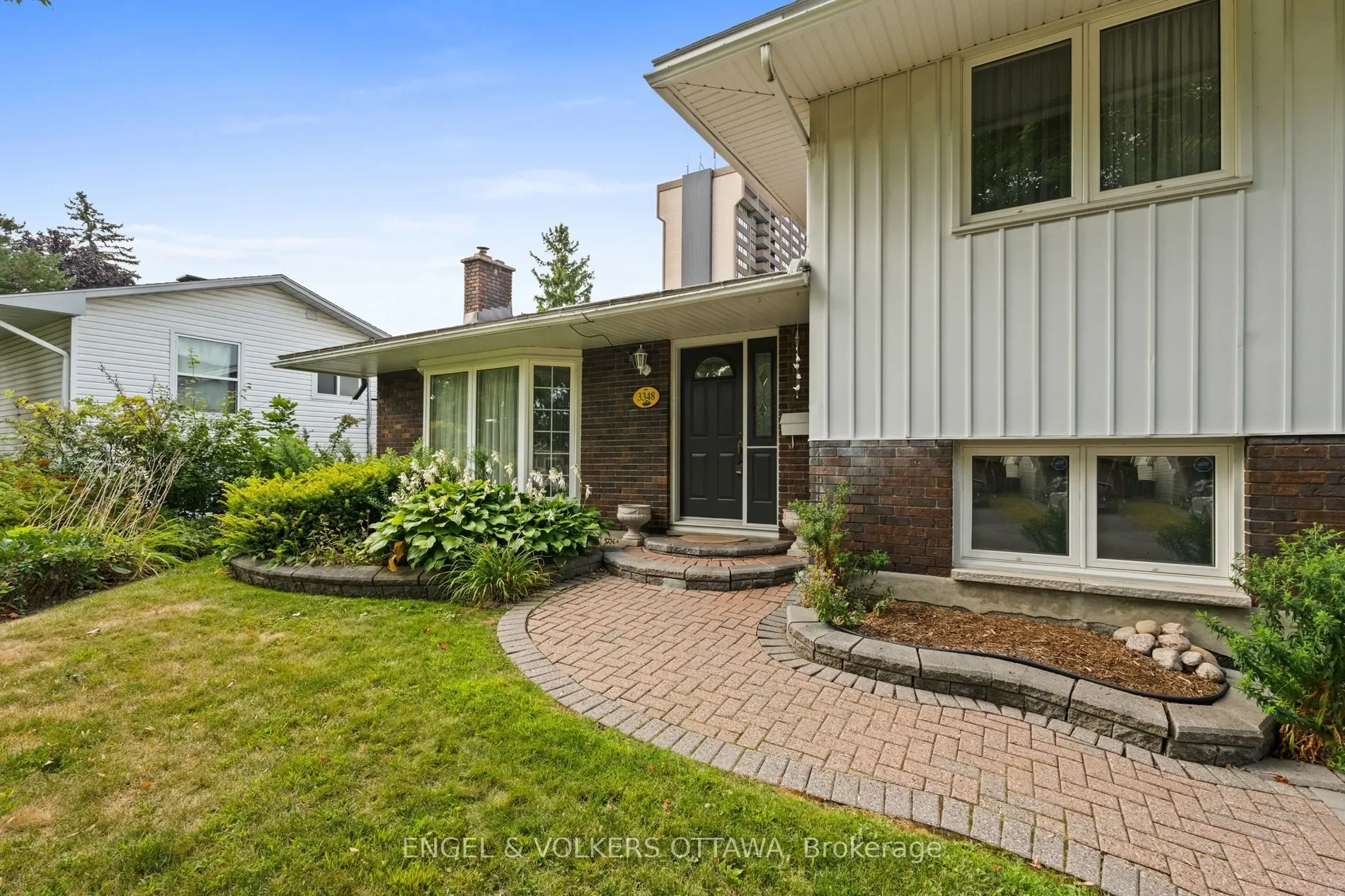 Exterior photo 3