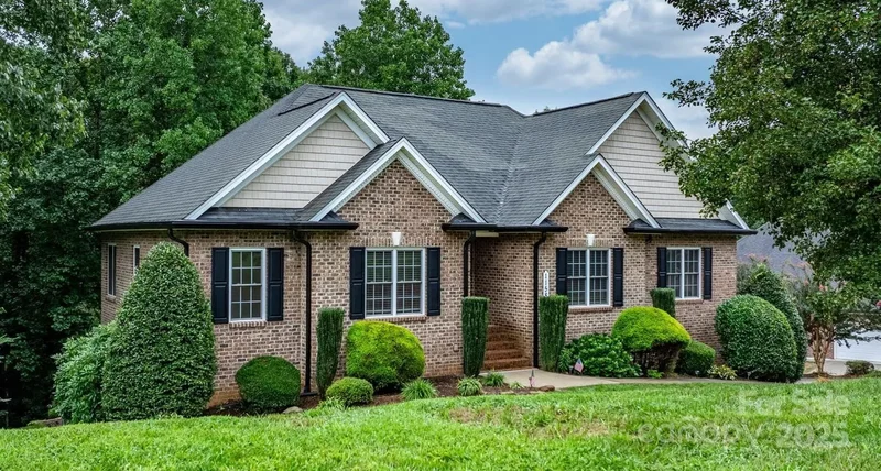 1158 Waterford Drive, Hickory, NC 28602, Hickory, North Carolina, United States. - Photo 26