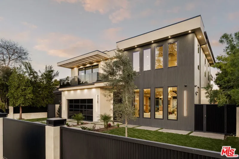 4528 Matilija Avenue, Los Angeles, California, United States. - Photo 42
