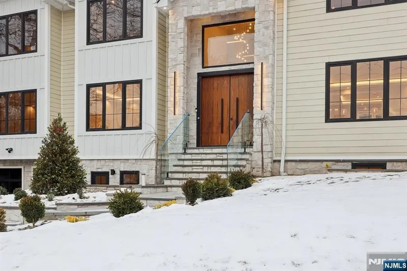 25 Macarthur Avenue, Closter, New Jersey, United States. - Photo 2