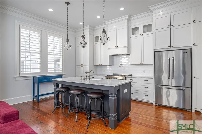 206 W Waldburg Street, Savannah, Georgia, United States. - Photo 2