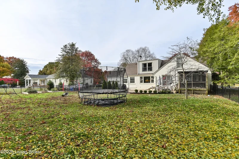 52 Harwood Rd, Louisville, KY 40222, Glenview, Kentucky, United States. - Photo 29