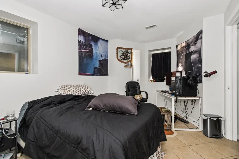 2710 North Artesian Avenue , Chicago, IL 60647, Chicago, Illinois, United States. - Photo 21