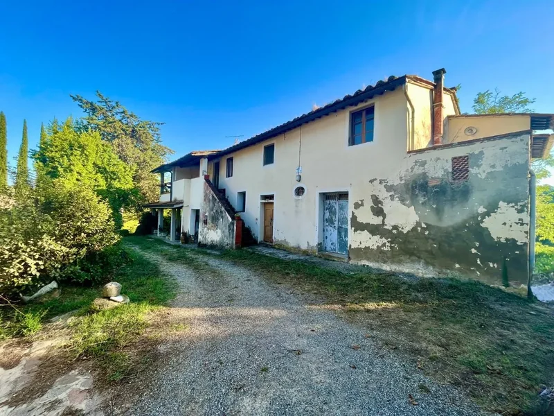 Rustico in vendita a Palaia composto da 25vani