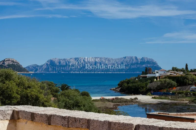Four-room apartment with solarium overlooking the sea, 200 meters from the sea