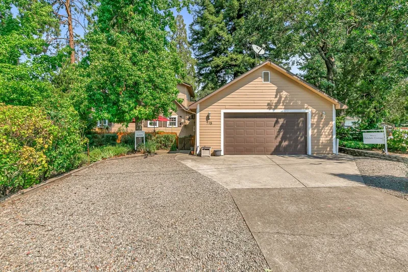 715 S Oakdale Avenue , Medford, OR 97501, Medford, Oregon, United States. - Photo 31