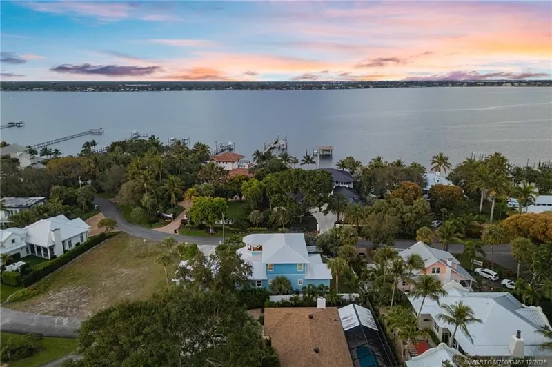 1002 SE Riverside Drive, Stuart, Florida, United States. - Photo 50