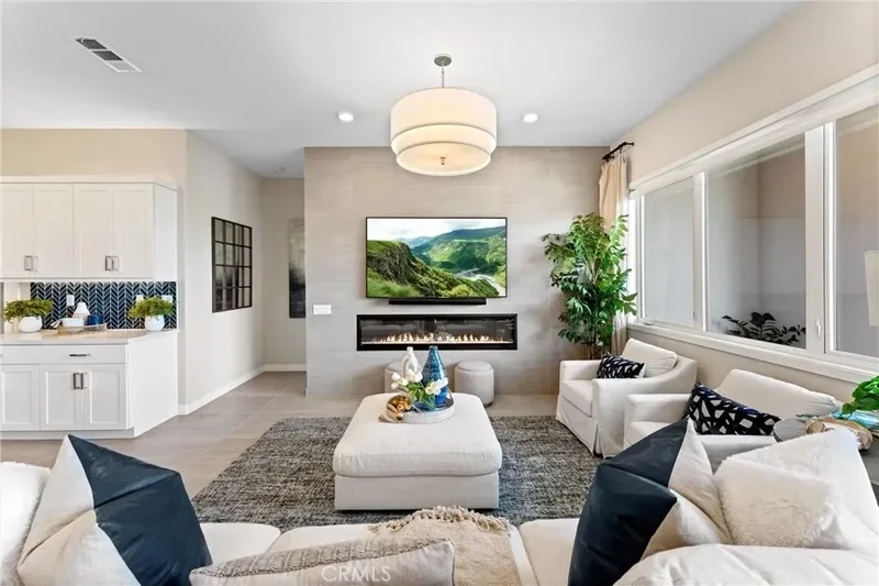 419 Transport, Tustin, California, United States. - Photo 9