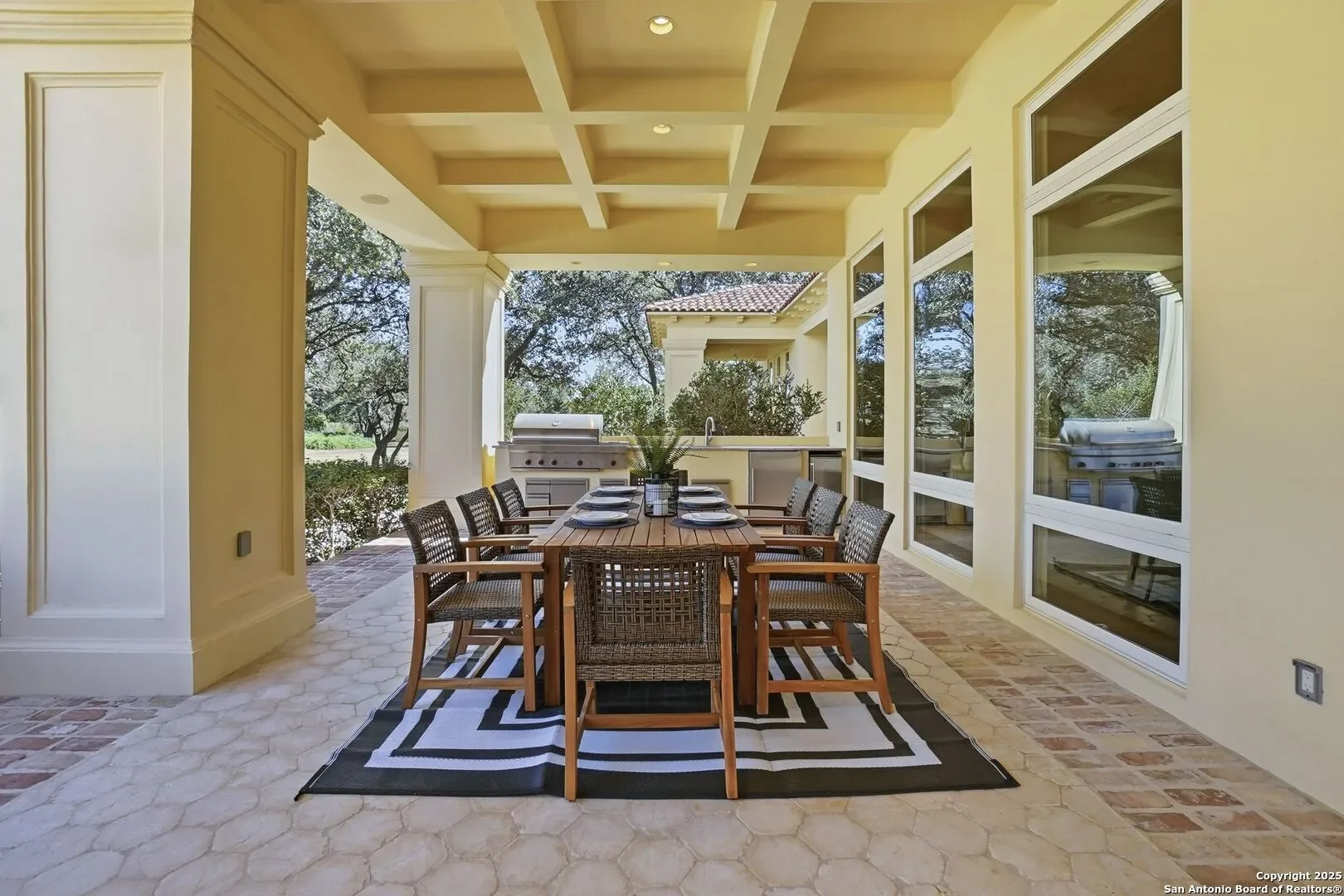 Exterior photo 5