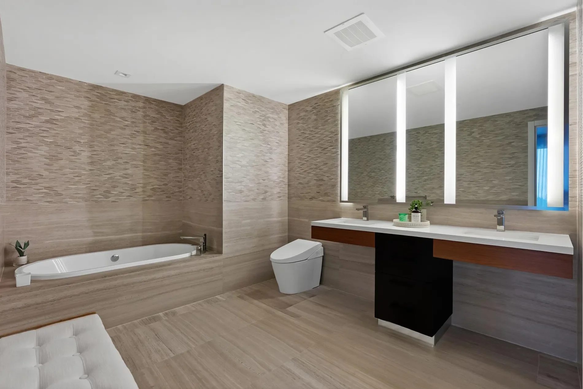 1 Collins Ave, Miami Beach, Florida, United States. - Photo 10