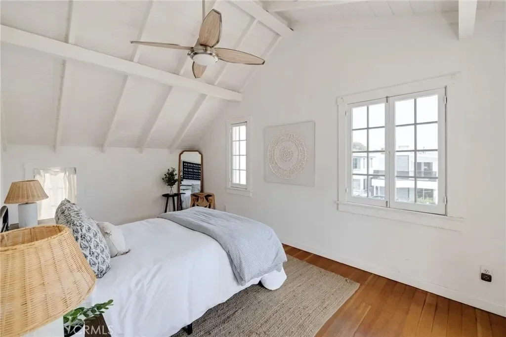 525 Manhattan Beach Boulevard, Manhattan Beach, California, United States. - Photo 14