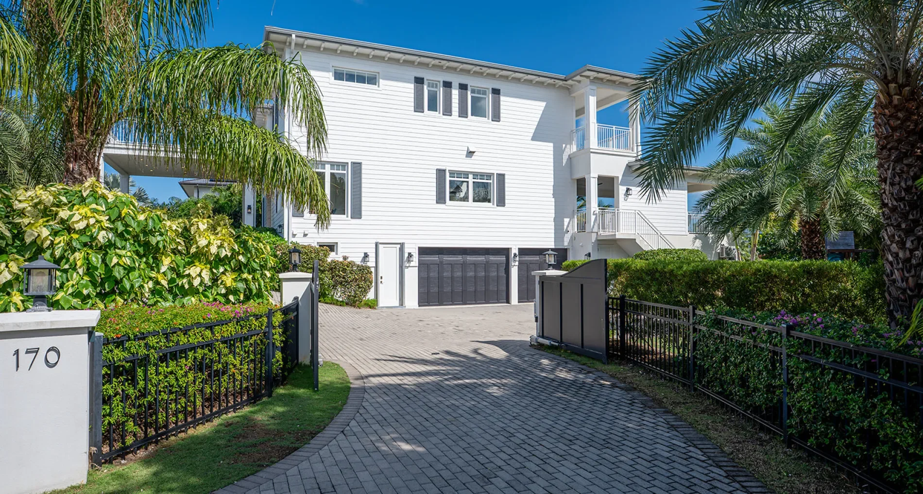 Exterior photo 2