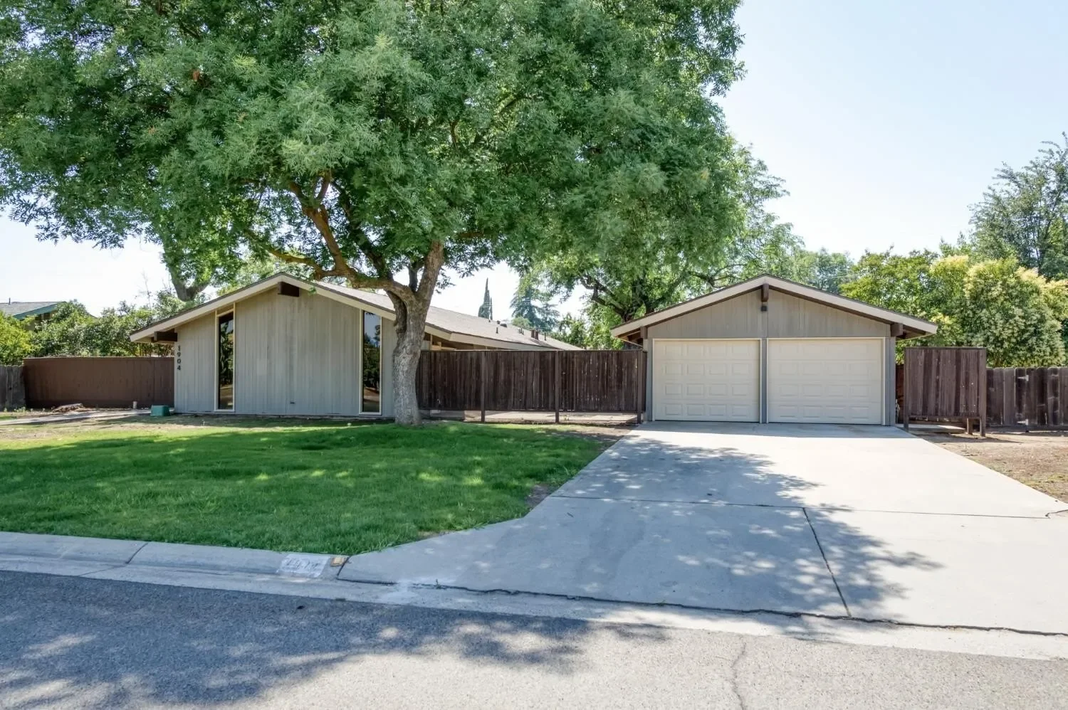 1904 Fairway Avenue S, Fresno, CA 93727, Fresno, California, United States. - Photo 2