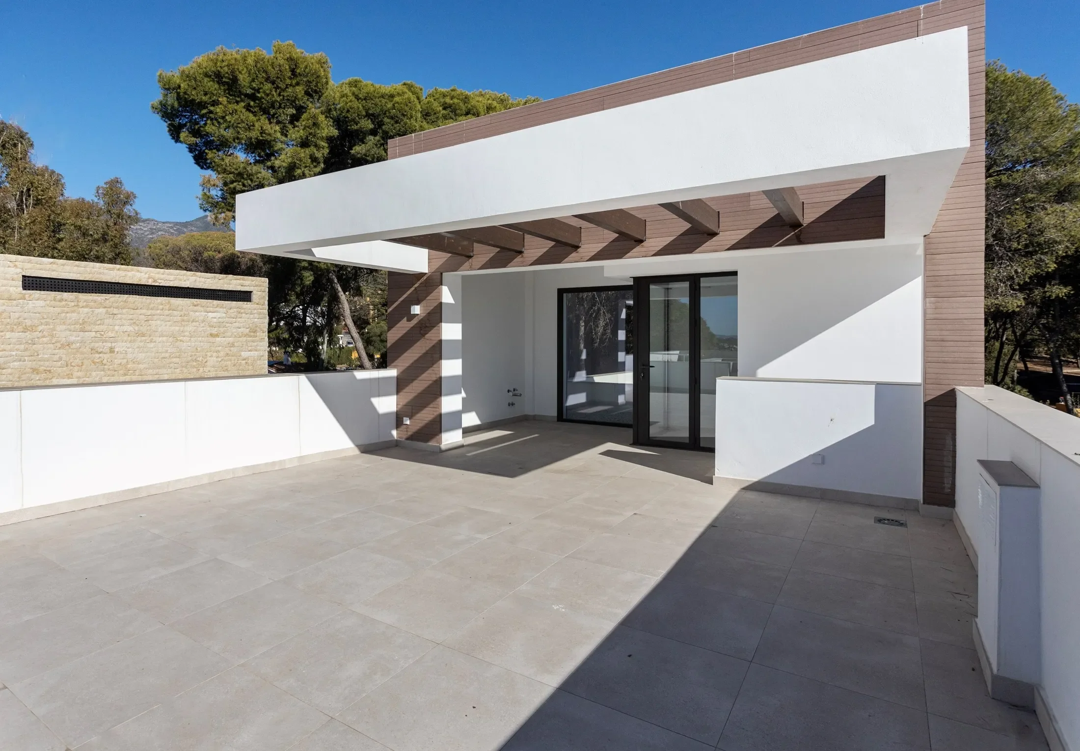Exterior photo 8