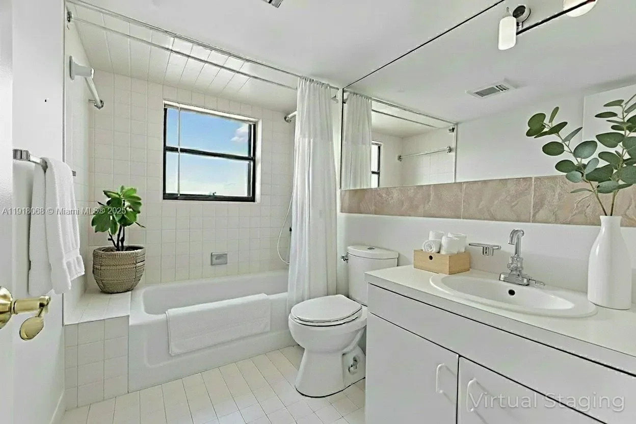 2575 S Bayshore Dr 15B, Miami, Florida, United States. - Photo 10
