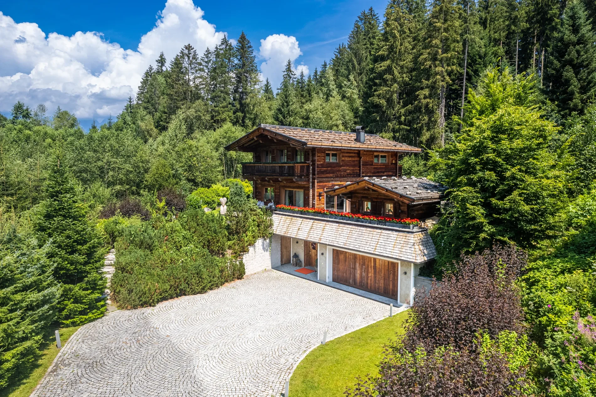 Exterior photo 3