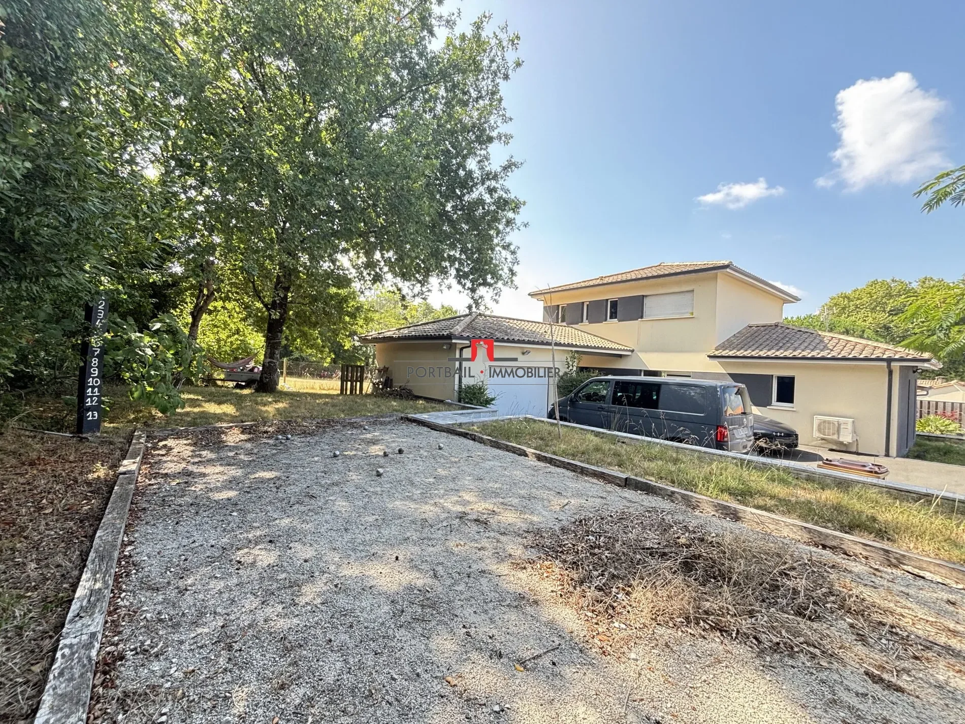 Exterior photo 2