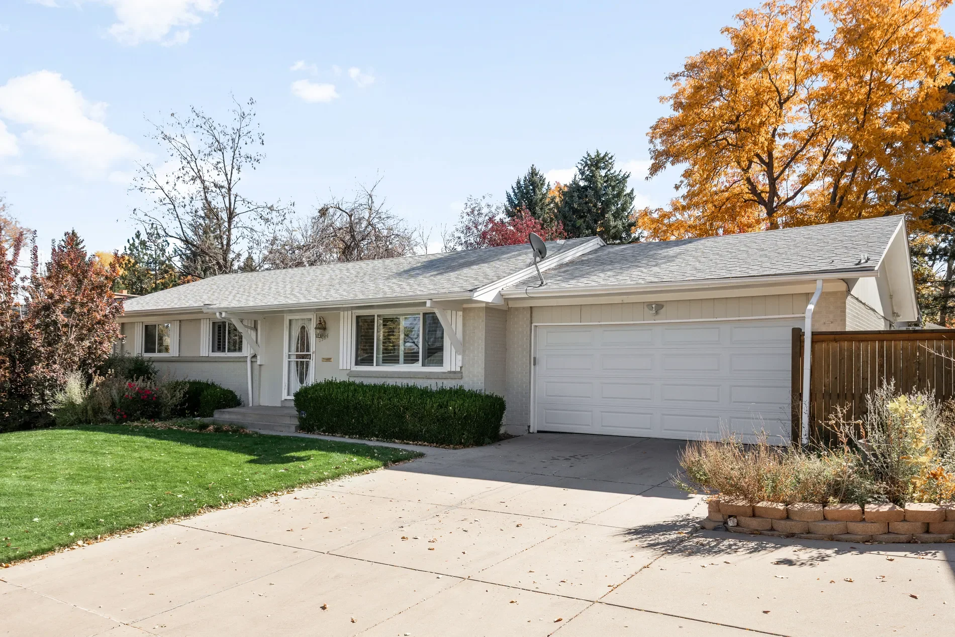 Exterior photo 5