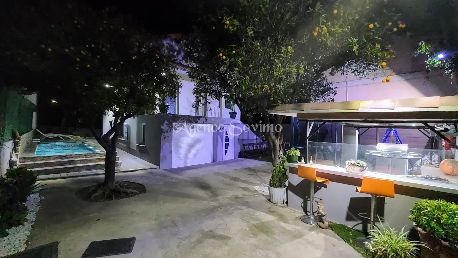 Exterior photo 5