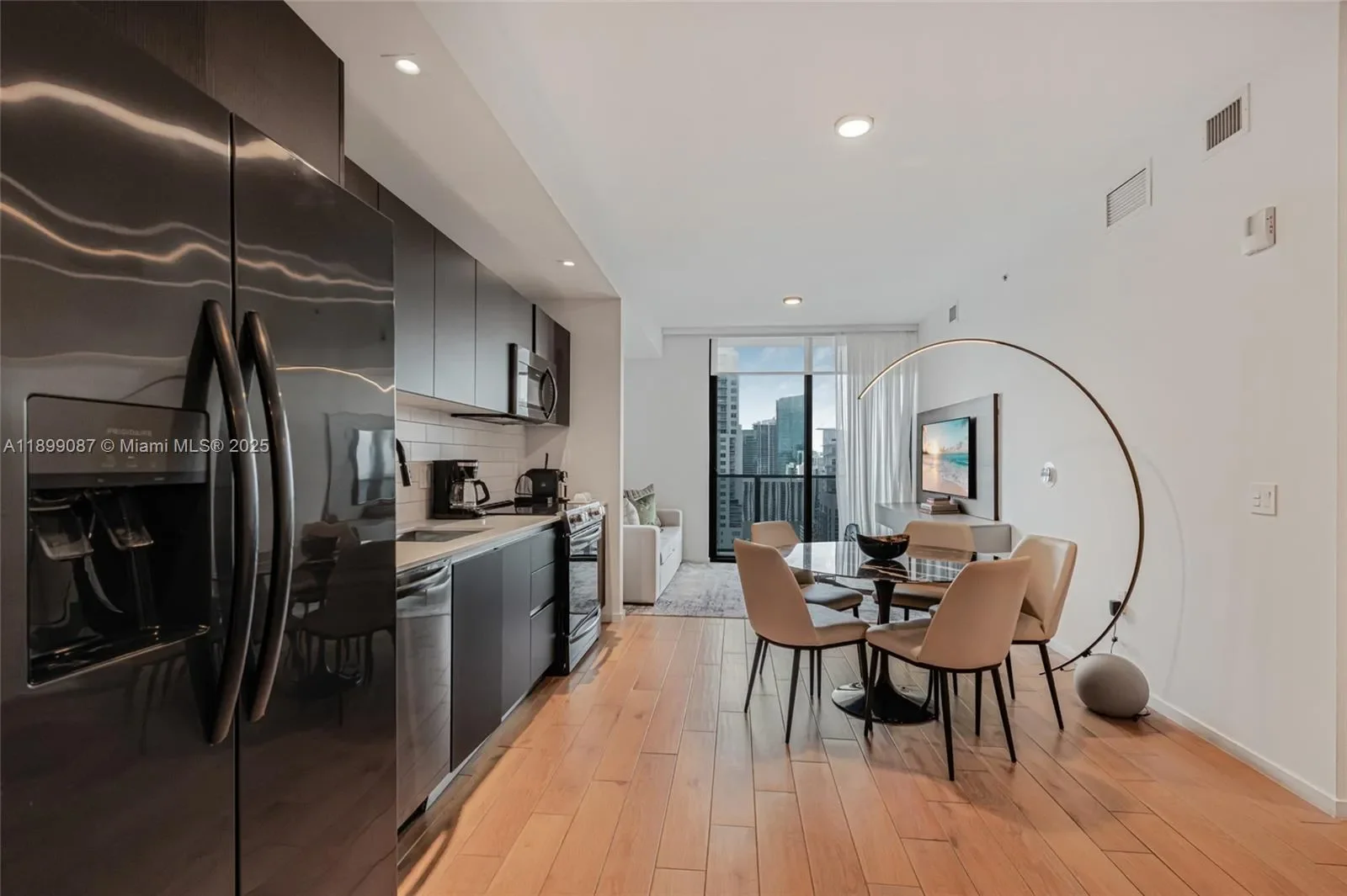 398 NE 5th St 3017, Miami, Florida, United States. - Photo 7