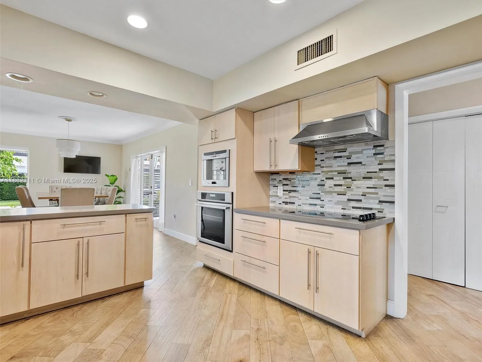 11407 N Bayshore Dr, North Miami, FL 33181, North Miami Beach, Florida, United States. - Photo 2