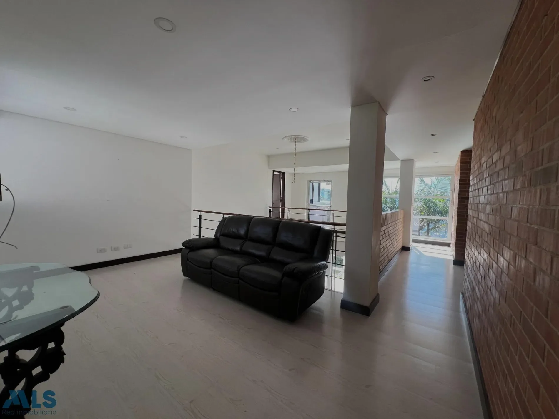 Gallery photo 2