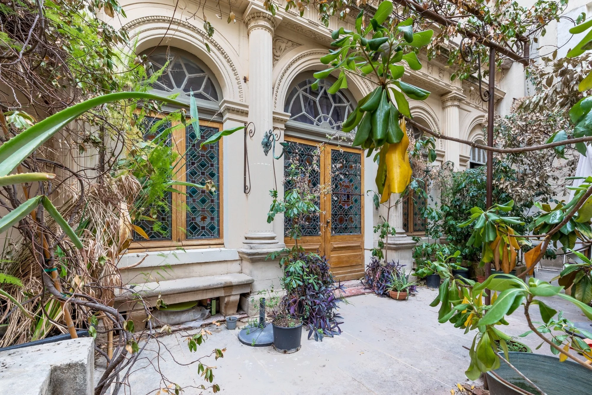 Exterior photo 2