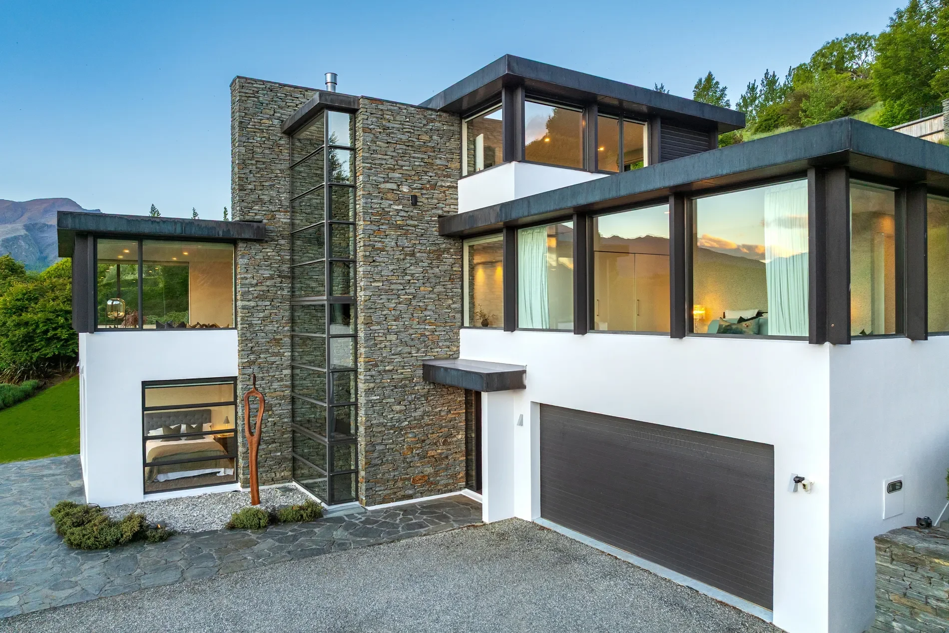 Exterior photo 6